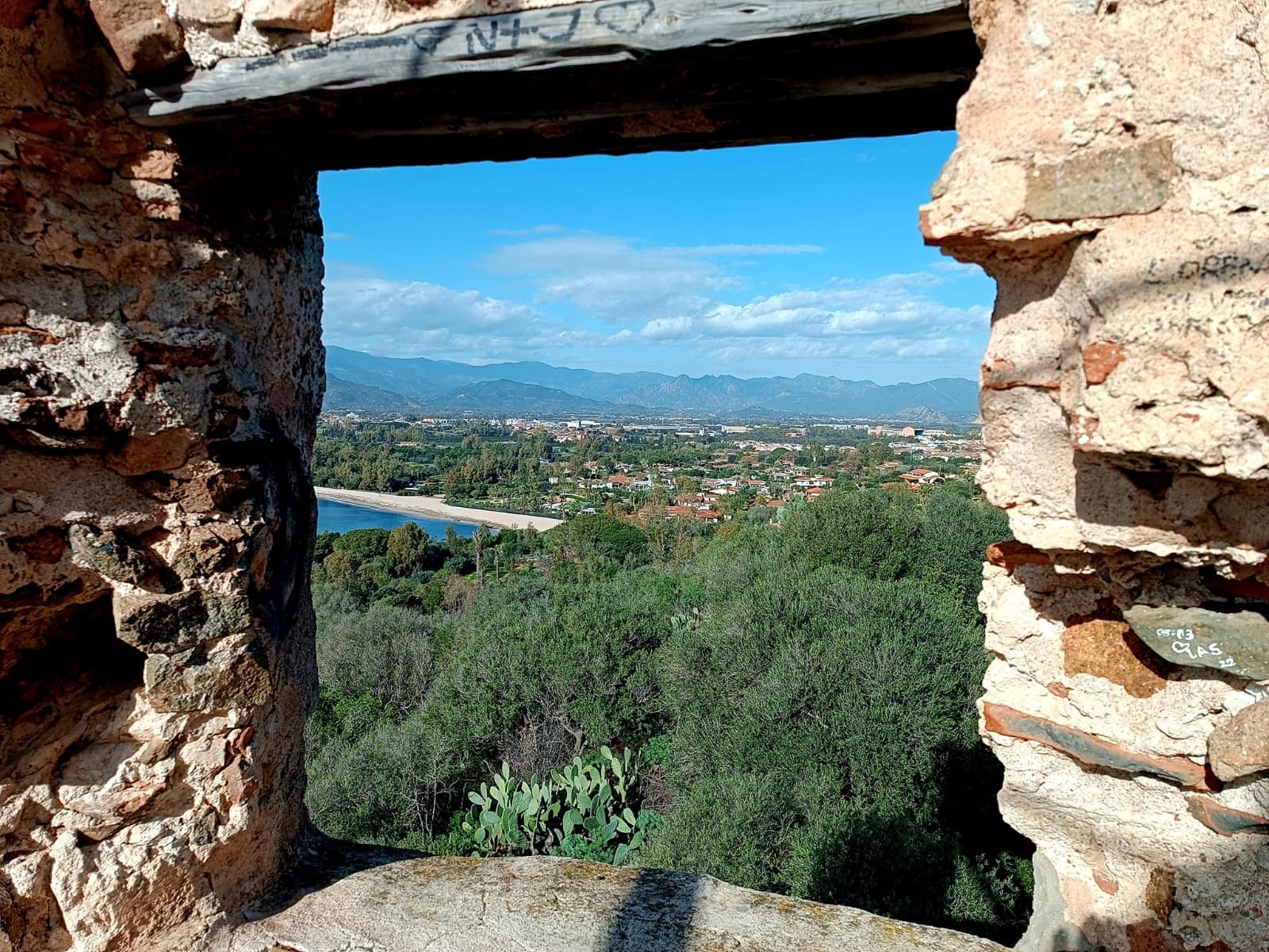 La piana di Tortolì vista dalle antiche rovine